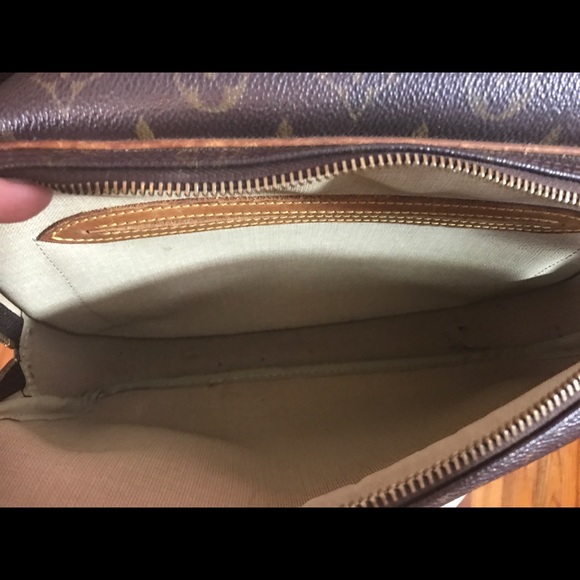 Louis Vuitton Monogram Reporter PM Crossbody Bag - Picture 6 of 8